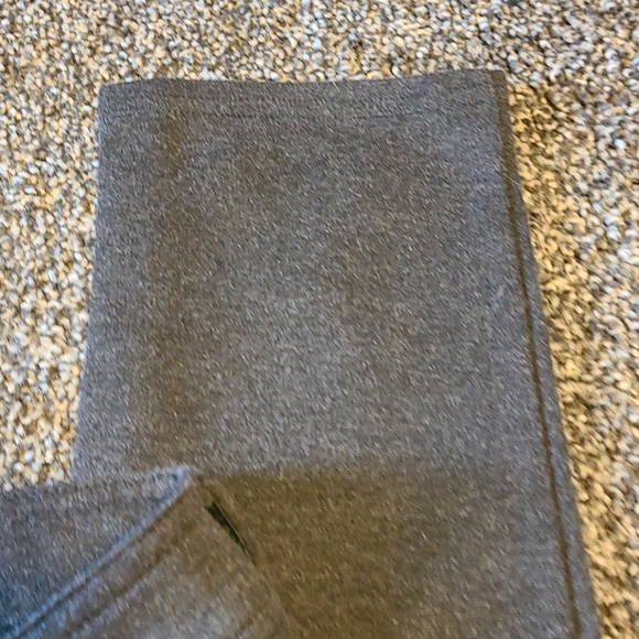 Never worn...size 4 Average length - Picture 3 of 3